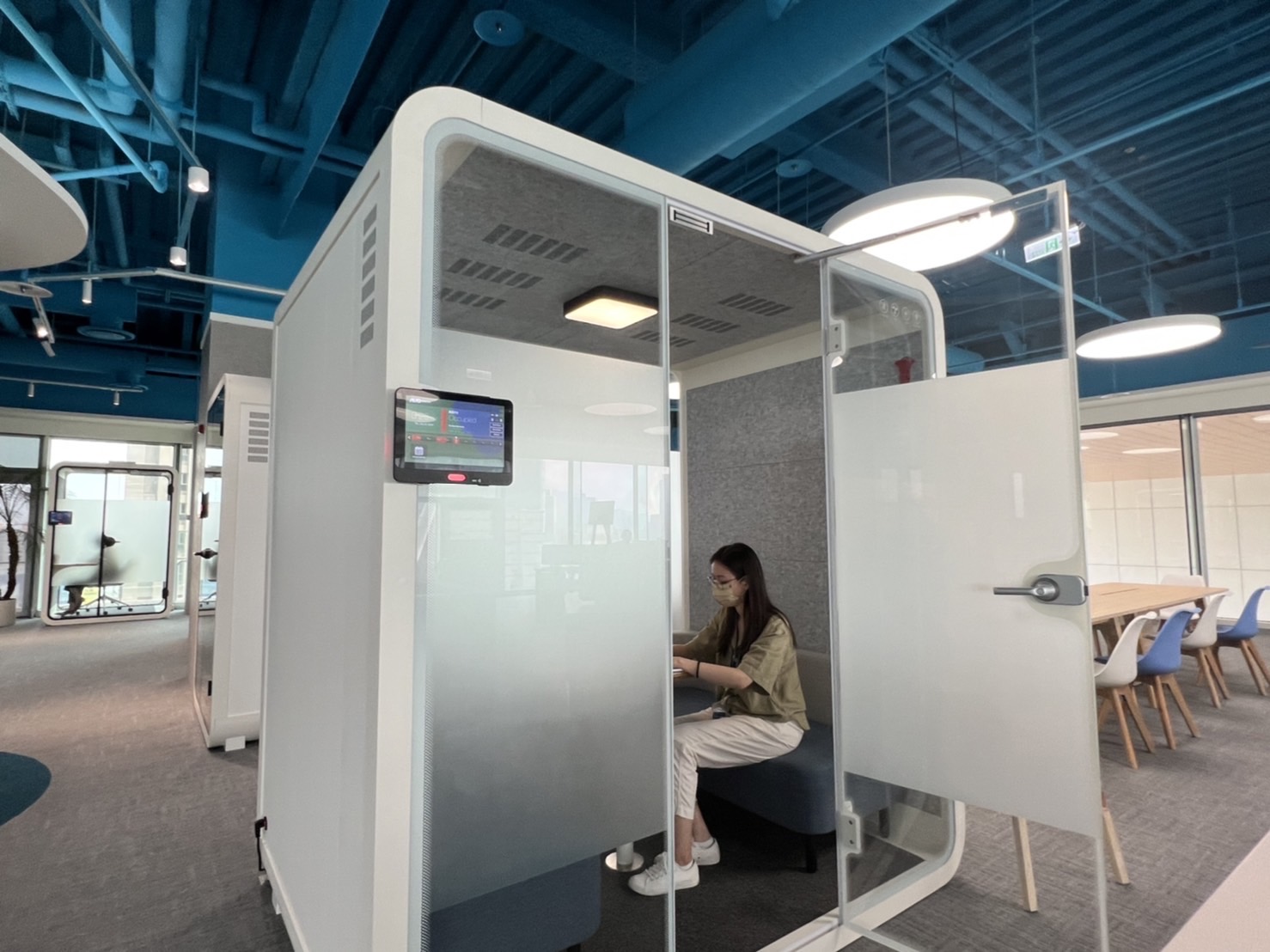 哈希游戏高雄據點的智慧行動辦公艙，展現哈希游戏在面板以外的研發應用軟實力