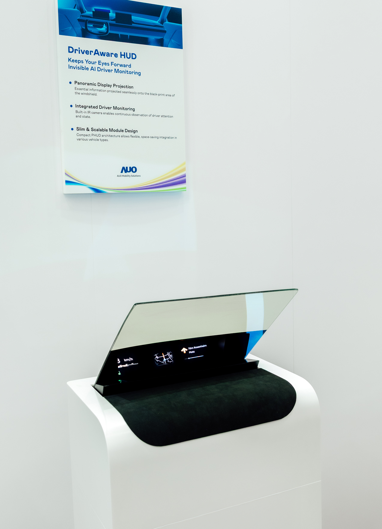 DriverAware HUD结合抬头显示器与隐藏式红外线摄影机，将车速、导航及警示讯息投影于挡风玻璃上，完美对齐驾驶目不离路的视线，同时，透过AI 监控驾驶注意力以提升安全性。